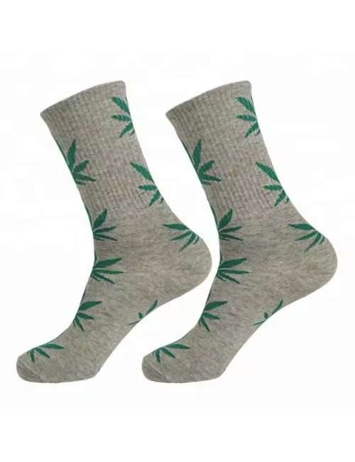Yeşil kenevir yapraklı gri çoraplar