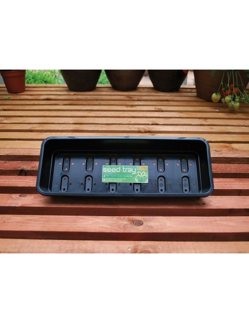 Schmaler schwarzer Anzuchtkasten mit Löchern