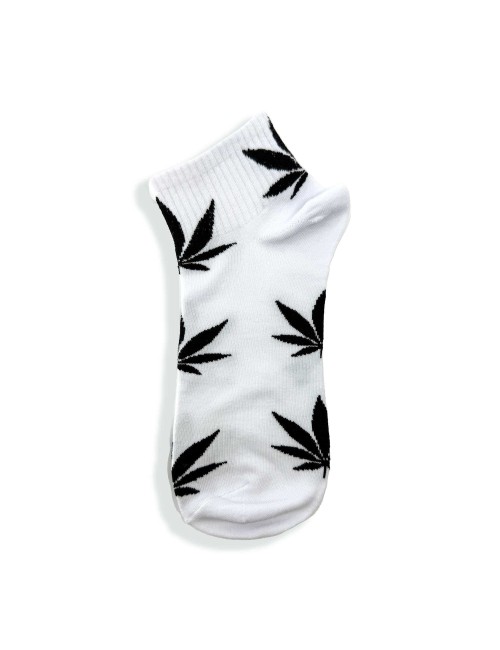 Siyah kenevir yapraklı beyaz çoraplar